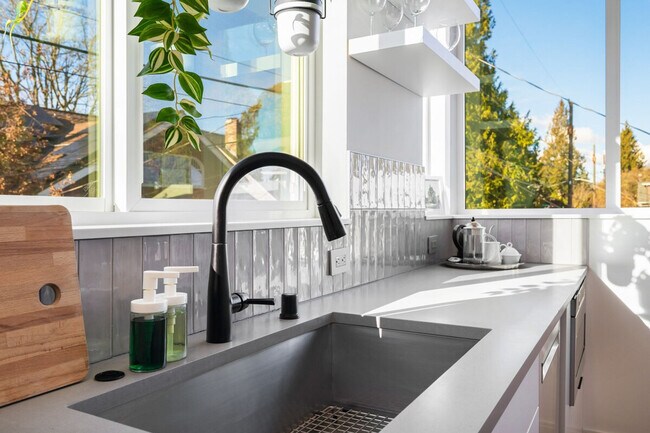 Building Photo - 4510 1st Ave NE