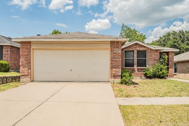 Building Photo - 3327 Clydesdale Dr
