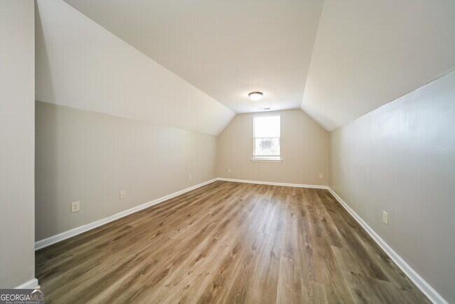 Building Photo - 108 Thomaston St
