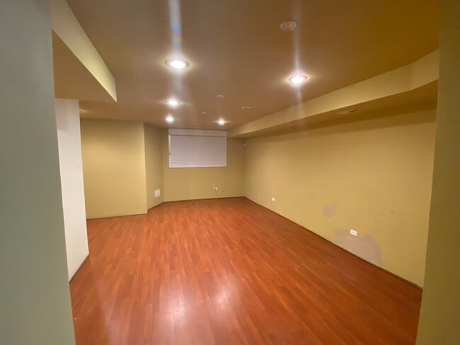 Building Photo - 9760 S Winston Ave