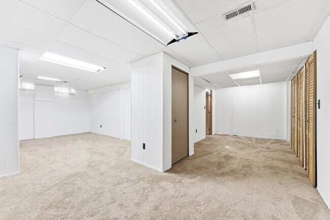 Building Photo - 25845 Buckminster Dr