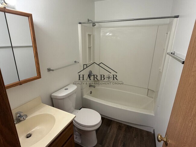 Building Photo - Hayfield Greens Apartments, 110 Bldg - 110 - 201