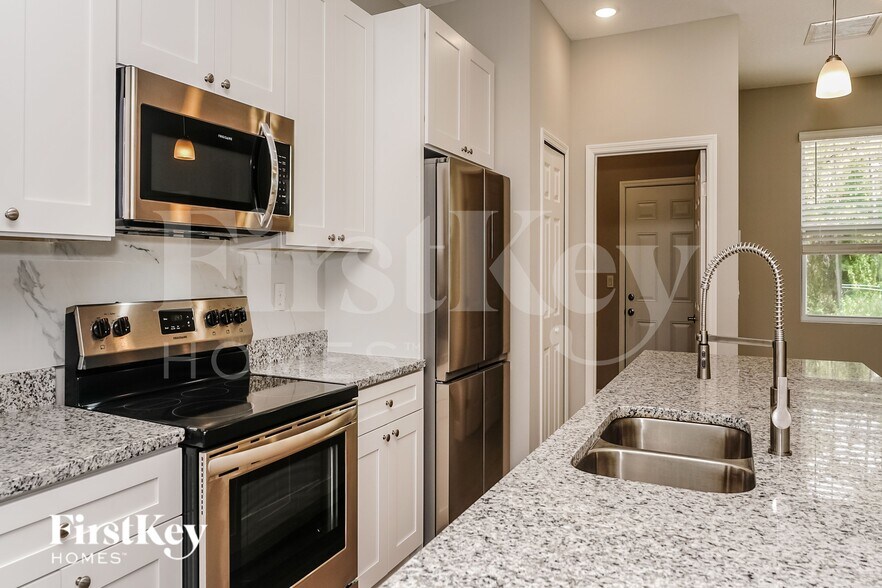 Building Photo - 612 Reading St SE