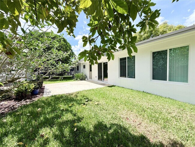 Building Photo - 5101 SW 127th Pl