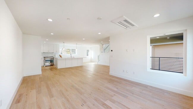 Building Photo - Beautiful Walnut Creek Townhome!