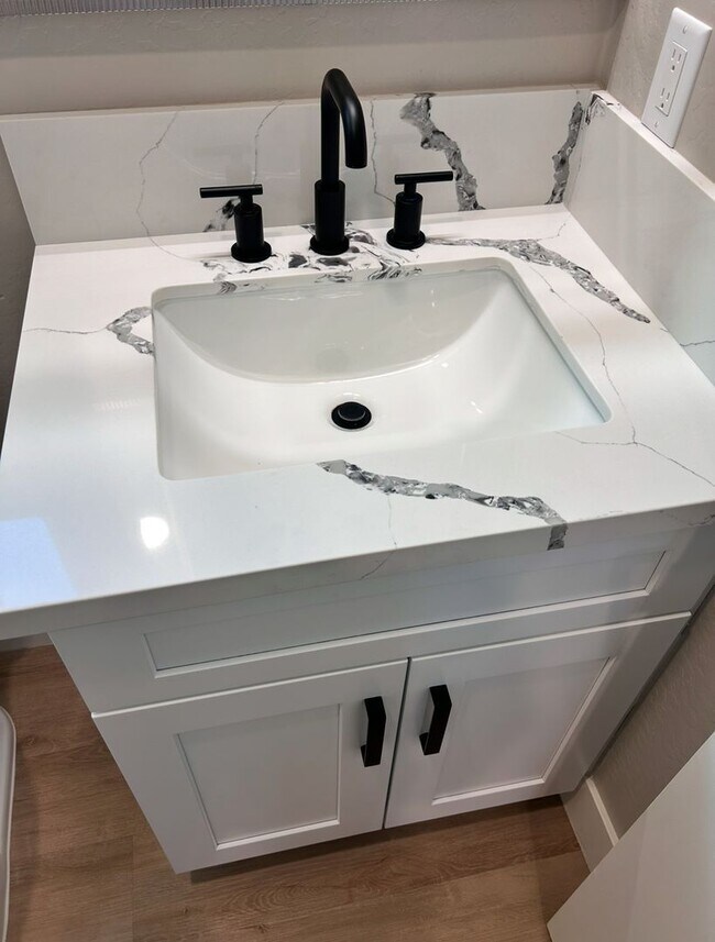 Building Photo - Beautiful New 3 Bedroom Phoenix home with Den/Loft! No HOA