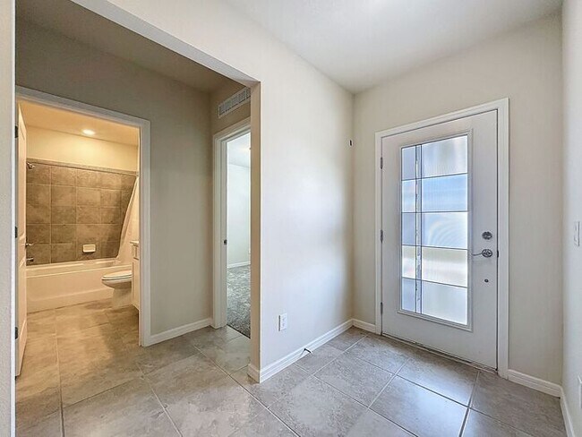 Building Photo - Tohoqua Beauty!