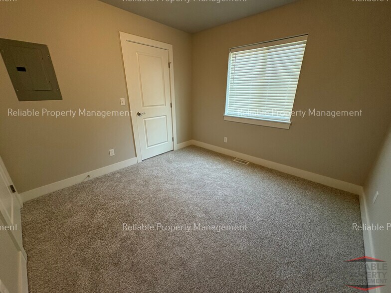 Building Photo - 1594 Hannah Ln