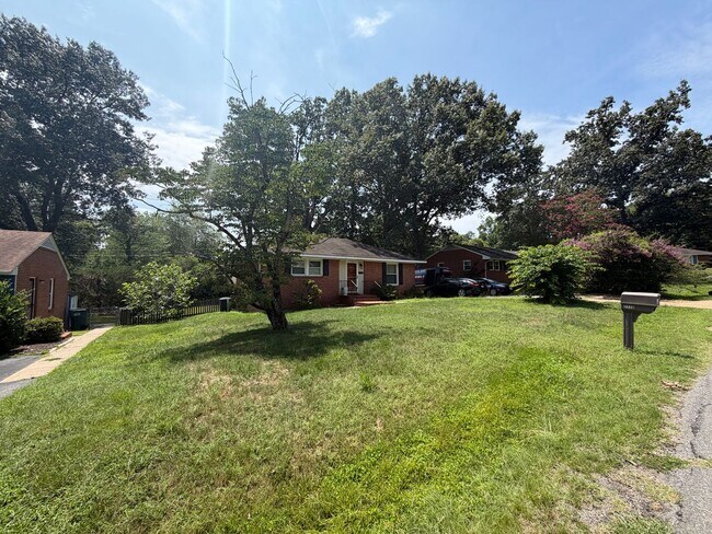 Building Photo - Charming 2 Bedroom Home with Spacious Yard in Henrico!