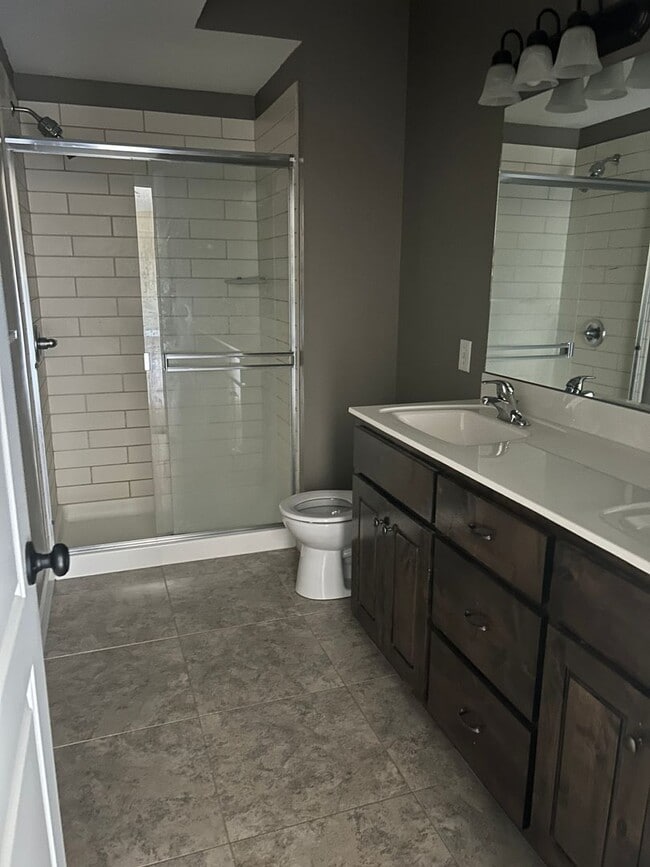 Building Photo - 4 bedroom house with a beautiful view!! **...