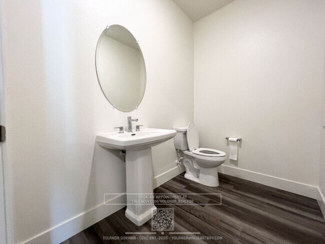 Building Photo - Modern Style and Sophistication, 2 En-Suite BR, 2.5 BA Townhouse with EV charging