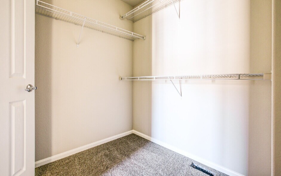 Building Photo - Granite Kitchen, Central AC, Oversized Gar...