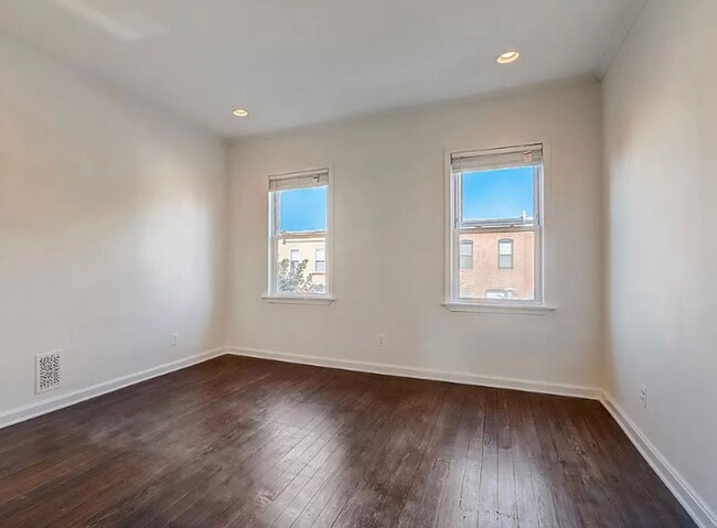 Building Photo - Bright 3-Bed, 2.5-Bath Gem Next to Patters...