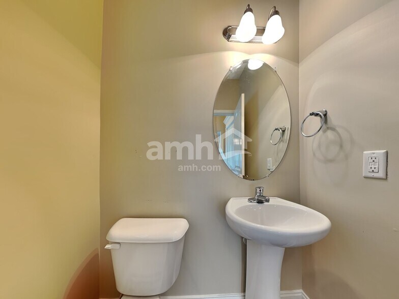 Building Photo - 306 Crabapple Cir