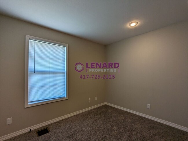 Building Photo - Beautiful 3 Bedroom House!