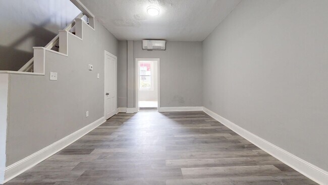 Building Photo - Nice 2Br house with or without voucher