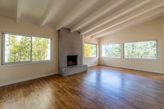 Building Photo - Hilltop Monterey Home