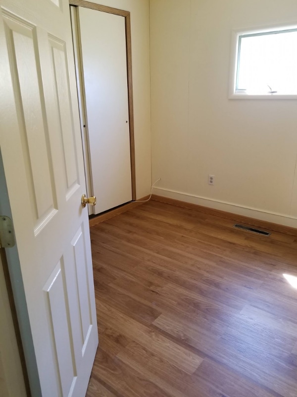 Building Photo - 208 4th Ave W