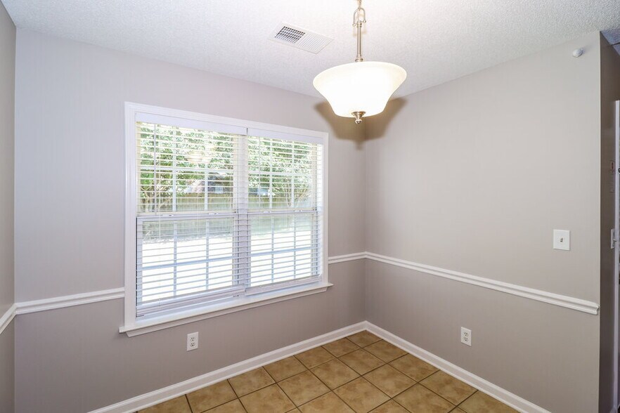 Building Photo - 35 Cami Cove