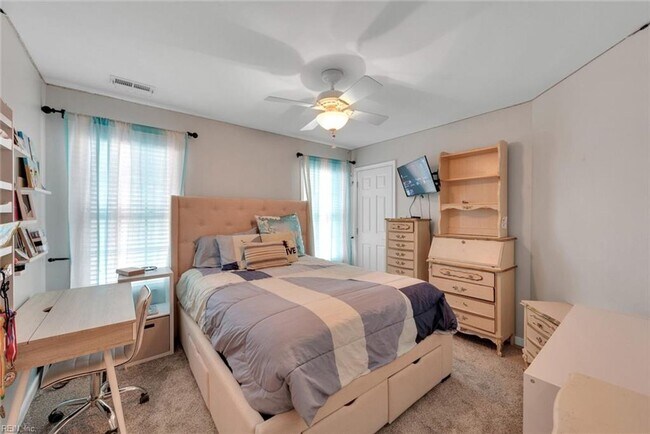 Building Photo - 101 Yacht Ct