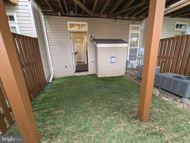 Building Photo - 2922 Huntington Grove Square