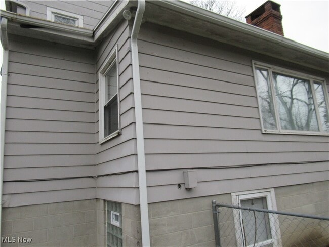 Building Photo - 118 W Glendale St