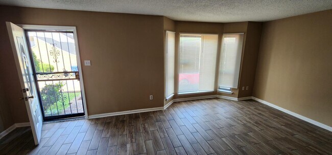 Building Photo - 5265 Chatfield Dr