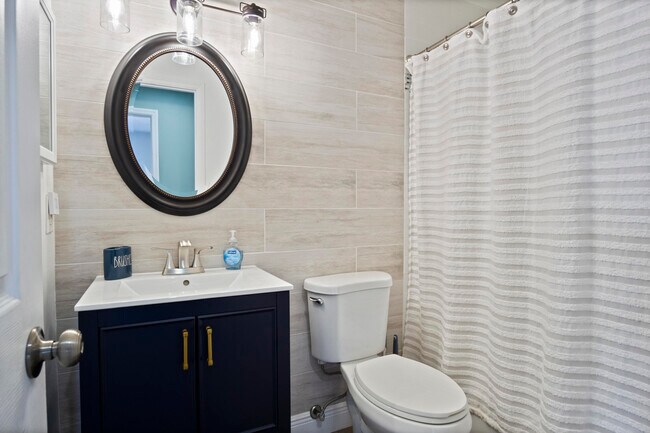 Building Photo - 9032 SE Sandridge Ave