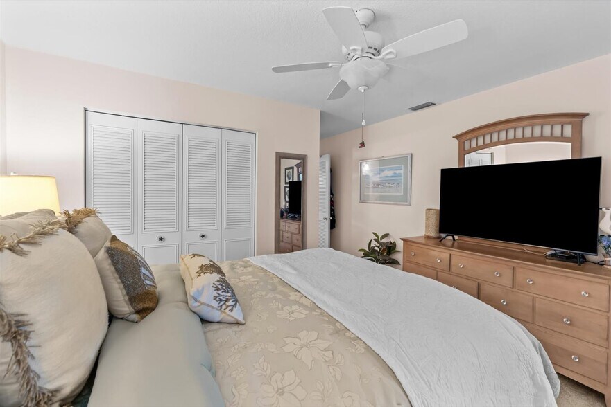 Building Photo - 2929 SE Ocean Blvd