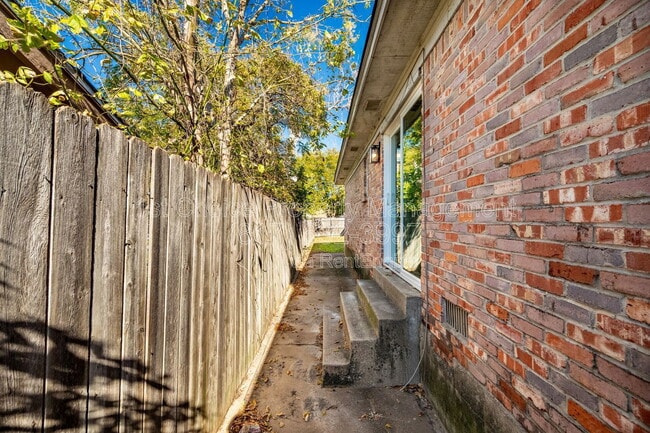 Building Photo - 4304 SW Loop 820