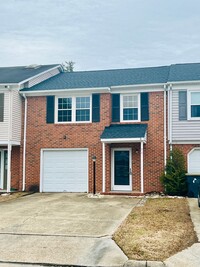 Building Photo - Townhome in Poquoson