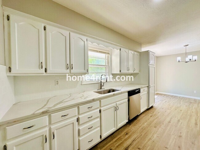 Building Photo - Like New, Ranch Style Home in Raytown - Wood Floors, Finished Basement, Fenced Yard!