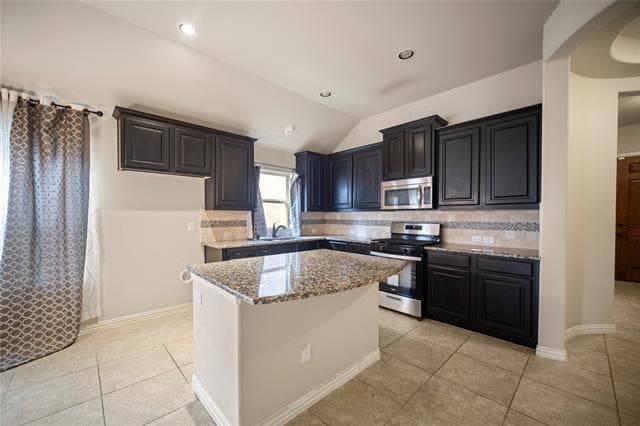 Building Photo - 2306 Lucerne Dr