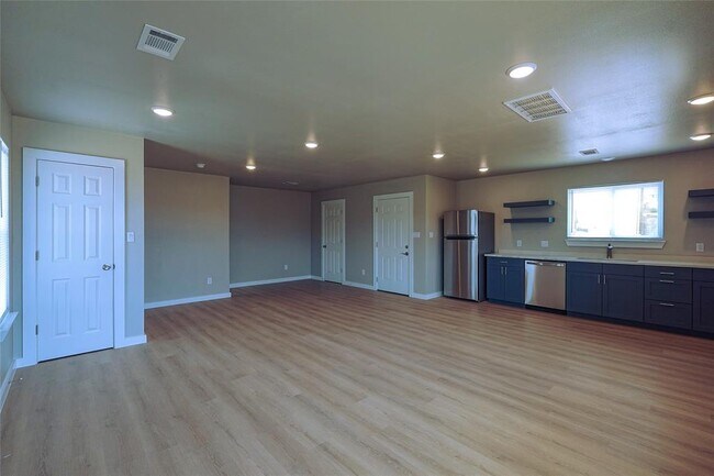 Building Photo - 108 Sandy Oaks Loop