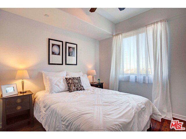 Guest Bed - 4307 S Centinela Ave