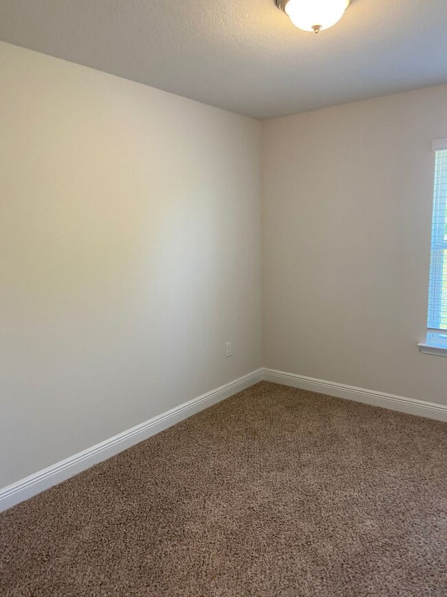 Building Photo - COMMUNITY POOL! Close to Navy base, beach,...