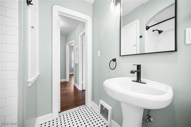 Building Photo - 2258 Northland Ave