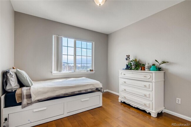 Building Photo - Beautiful 4 bedroom 3.5 bathroom single fa...