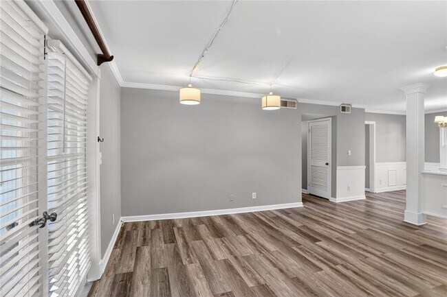 Building Photo - 80 Montre Square NW