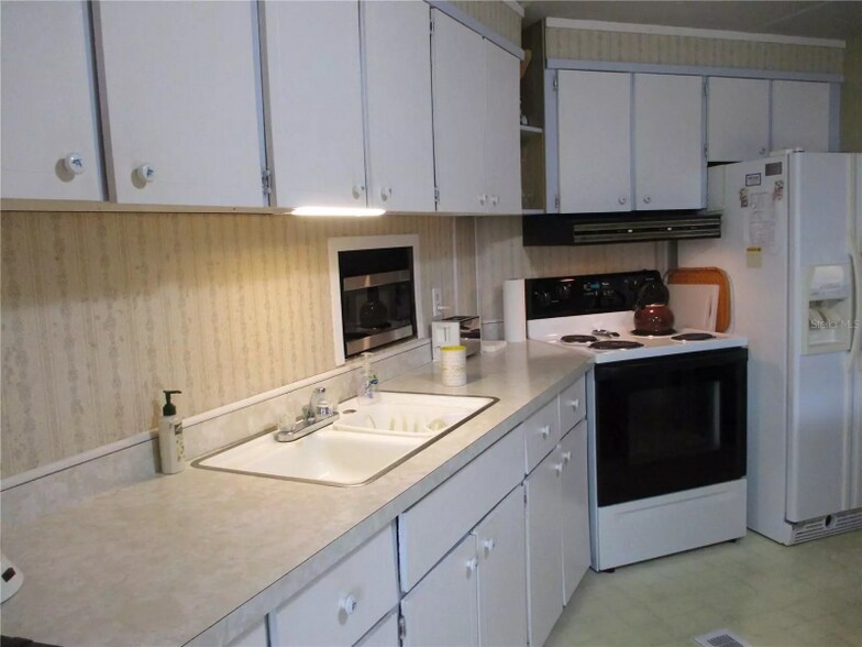 Building Photo - 4024 Reggie Dr