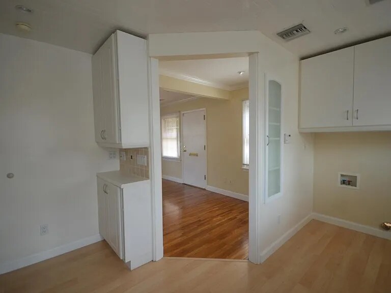 Building Photo - 6409 W 86th Pl