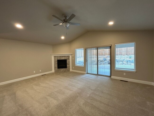 Building Photo - Beautiful 3 Bedroom / 2 Bathroom Home in S...