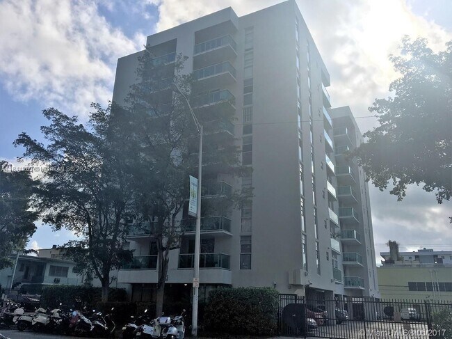 Building Photo - 1035 West Ave