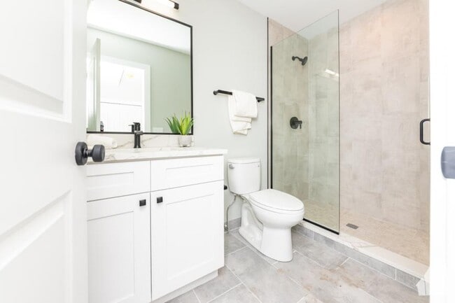 Building Photo - 3 bedroom in Chicago IL 60625