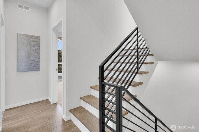 Building Photo - 9732 Woodlawn Ave N