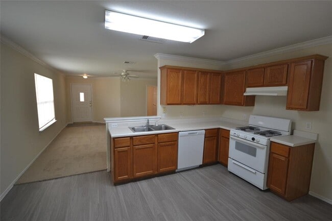 Building Photo - 411 Golden Gate Dr