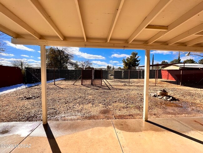 Building Photo - 15925 N Capstan Ave