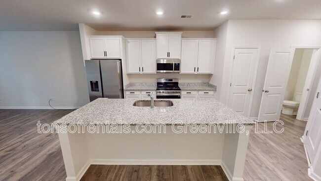 Building Photo - 312 Highline Trl