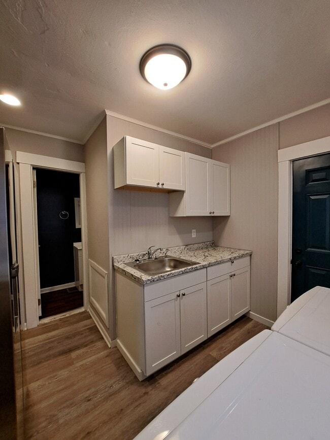 Building Photo - 120 S Monmouth St