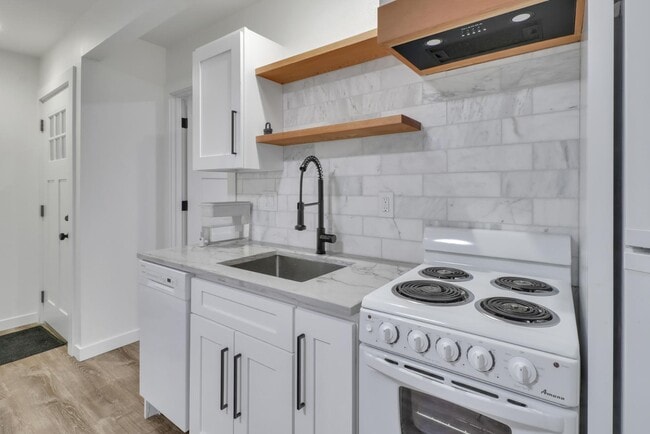 Building Photo - 721 N Stevens St